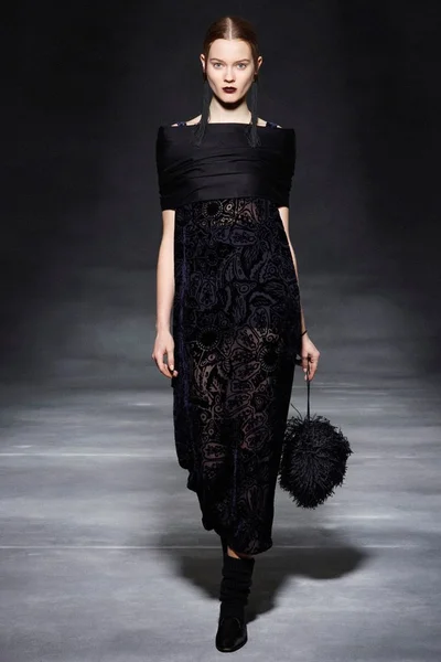 Look 15